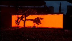 tags: U2, Stage Design - U2 / Noel Gallagher's High Flying Birds on Jul 12, 2017 [724-small]