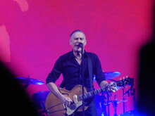 Bryan Adams on Dec 11, 2019 [626-small]