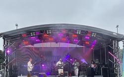 tags: Dictator, Ellon, Scotland, United Kingdom, Crowd, Brewdog HQ Bone Yard - Twin Atlantic / Dead Pony / Spyres / Dictator / The Little Kicks / Indian Red Lopez on Jul 19, 2025 [213-small]