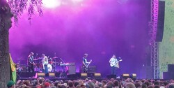 Slowdive on Jul 12, 2025 [340-small]