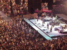 Bruce Springsteen & The E Street Band on Jun 23, 2000 [523-small]