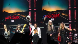 Alice Cooper / Judas Priest / Phil Campbell and the Bastard Sons / Johnny Depp on Jul 25, 2025 [770-small]