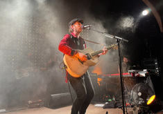 Gaz Coombes on Mar 10, 2023 [874-small]