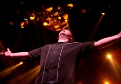 VNV Nation ~
Ronan Harris, tags: VNV Nation, Los Angeles, California, United States, Mayan Theater - VNV Nation / Whiteqube on Apr 3, 2014 [008-small]
