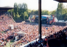 Taken with my cheapie camera., Grateful Dead on May 26, 1995 [587-small]