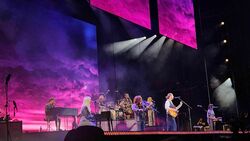 Hozier / Gigi Perez on Aug 14, 2025 [111-small]