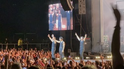 Jonas Brothers / Boys Like Girls / Deleasa on Aug 19, 2025 [641-small]