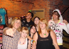 Take the Crown & Fan Club, tags: Take The Crown, Los Angeles, California, United States, Crowd, Knitting Factory Hollywood - Front Room - Lorene Drive / Treaty Of Paris / Take The Crown / Kite Eating Tree on Sep 4, 2007 [855-small]
