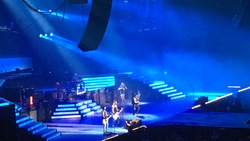 Guns N' Roses on Nov 30, 2016 [686-small]