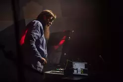 tags: White Noise Winter - PET NEEDS / The Famous People / Jøtnarr / She's In Parties / Rev Simpkins / Ben Brown / White Noise Winter / Anna's Bones on Mar 27, 2022 [587-small]