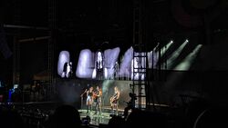 HAIM / Dora Jar on Sep 17, 2025 [974-small]