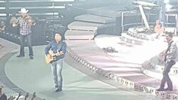 Garth Brooks with Trisha Yearwood on Sep 23, 2016 [821-small]