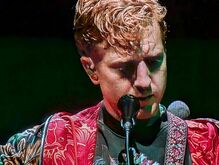 Tyler Childers / Medium Build / Soma on Sep 27, 2025 [407-small]