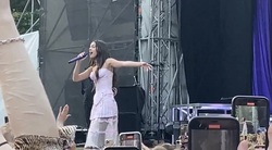 Olivia Rodrigo / Baby Queen on Jun 11, 2022 [979-small]