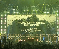 Twenty One Pilots / MisterWives on Oct 22, 2019 [780-small]