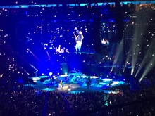 Garth Brooks / Trisha Yearwood on Jan 15, 2016 [310-small]