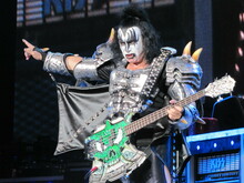 KISS / Mötley Crüe / The Treatment on Sep 1, 2012 [928-small]