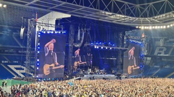 tags: Bruce Springsteen & The E Street Band, Crowd - Bruce Springsteen & The E Street Band on Jun 21, 2025 [623-small]