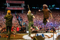 tags: Bruce Springsteen & The E Street Band - Bruce Springsteen & The E Street Band / Simply Red / Jack Johnson / Triggerfinger on Jun 18, 2023 [679-small]