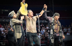 tags: Bruce Springsteen & The E Street Band - Bruce Springsteen & The E Street Band on Feb 9, 2017 [396-small]