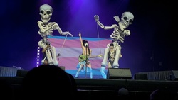 Violet Chachki / Gottmik / Moxie Cotin-Rose / Maxi Glamour / Vanessa Frost / ZeLucy Leone Fur on Oct 8, 2025 [854-small]