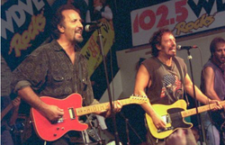 tags: Joe Grushecky & The Houserockers, Bruce Springsteen, Fat City Cafe - Joe Grushecky & The Houserockers / Bruce Springsteen on Oct 20, 1995 [420-small]