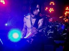 Jane's Addiction , tags: Jane's Addiction, Irvine, California, United States, Verizon Wireless Amphitheatre - Jane's Addiction / Nine Inch Nails / Steet Sweeper Social Club on May 20, 2009 [350-small]