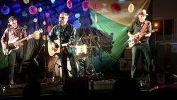 Danny & The Champions Of The World / The Dreaming Spires on Oct 16, 2025 [481-small]