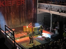 Kiefer Sutherland / Sari Schorr & Jim Kirkpatrick on Jul 26, 2023 [088-small]