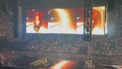 Billie Eilish / Lola Young on Jun 10, 2025 [951-small]
