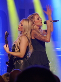 Glenn Hughes / Sophie Lloyd on Oct 22, 2025 [389-small]