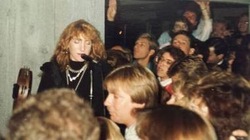 Bruce Springsteen / Patti Scialfa / Roy Bittan / Max Weinberg / Garry Tallent / Danny Federici on Oct 31, 1987 [244-small]