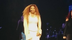 Janet Jackson on Aug 31, 2015 [701-small]