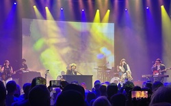 BC Camplight / Badly Drawn Boy on Nov 5, 2025 [530-small]