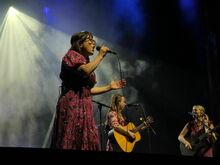 tags: I'm With Her, Beacon Theatre - I'm With Her / Ye Vagabonds on Nov 11, 2025 [859-small]