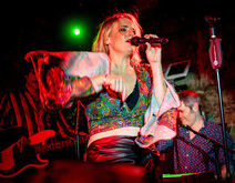 Elles Bailey / Ida Mae / Demi Marriner on Nov 15, 2024 [069-small]