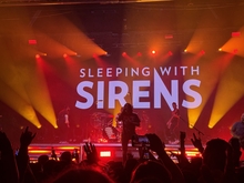 tags: Sleeping With Sirens, The Paramount in Concert With Northwell - Sleeping With Sirens / Daisy Grenade on May 23, 2025 [682-small]