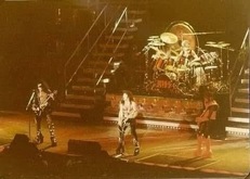KISS / Piper on Dec 22, 1977 [925-small]