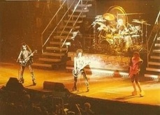 KISS / Piper on Dec 22, 1977 [929-small]