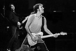 Bruce Springsteen & The E Street Band / Flo and Eddie on Dec 28, 1980 [593-small]