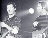 tags: Bruce Springsteen, Garry Tallent - Lance Larson / Bruce Springsteen / clarence clemons / Garry Tallent / Max Weinberg on Jan 8, 1983 [963-small]