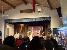 Eva & the Vagabonds in a small venue, [913-small]