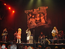 tags: Little Big Town, Wilkes-Barre, Pennsylvania, United States, Wachovia Arena at Casey Plaza - Martina McBride / Little Big Town / Rodney Atkins on Jun 29, 2007 [291-small]