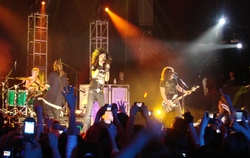 Tokio Hotel ~ Gustav Schäfer, Tom Kaulitz, Bill Kaulitz & Georg Listing, tags: Tokio Hotel, Los Angeles, California, United States, AVALON Hollywood - Tokio Hotel on May 13, 2008 [322-small]