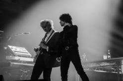 The Kooks / Girl In The Year Above on Feb 21, 2026 [014-small]