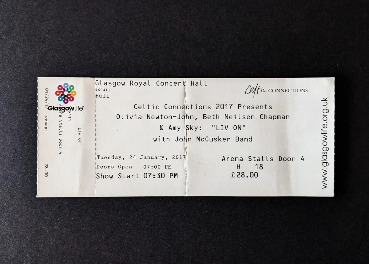 2003年　Olivia Newton-John コンサートチケット半券セット 40 years ago today, I saw my very first Olivia Newton-John concert
