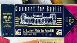 David Bowie / Genesis / Paul Young / Bruce Hornsby and the Range / Eurythmics on Jun 6, 1987 [673-small]
