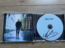 tags: Alfie Boe, Edinburgh, Scotland, United Kingdom, Merch, Usher Hall - Alfie Boe / Jessica Sweetman on Apr 18, 2026 [536-small]
