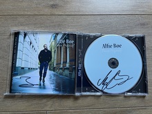 tags: Alfie Boe, Edinburgh, Scotland, United Kingdom, Merch, Usher Hall - Alfie Boe / Jessica Sweetman on Apr 18, 2026 [539-small]