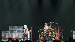 ZZ Top / Gaëlle Buswel on Jul 9, 2024 [585-small]